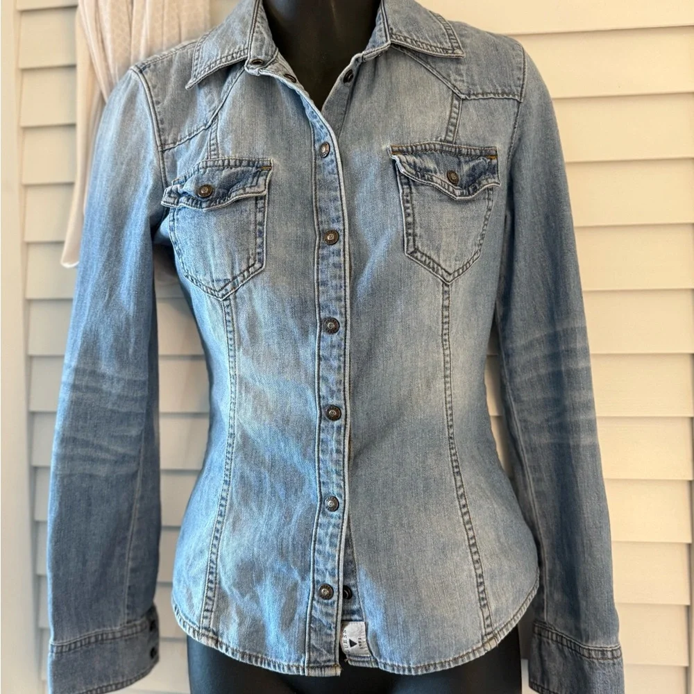 💙 Guess Blue Denim Snapped Button-Down 1981 Shirt Size Small/Extra Small - Picture 6 of 7